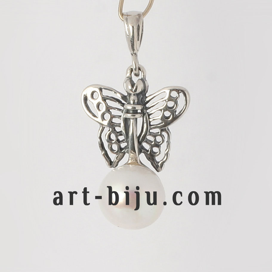 Сребърна висулка пеперуда с бяла перла