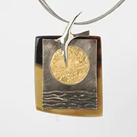 Авторски  медальон уникат - рог, сребро, злато